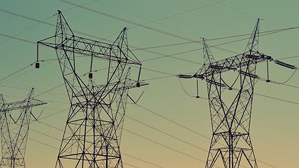 Illustration électricité sous tension