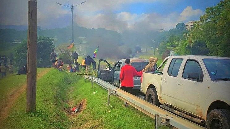Illustration - À bas l’état colonial français !