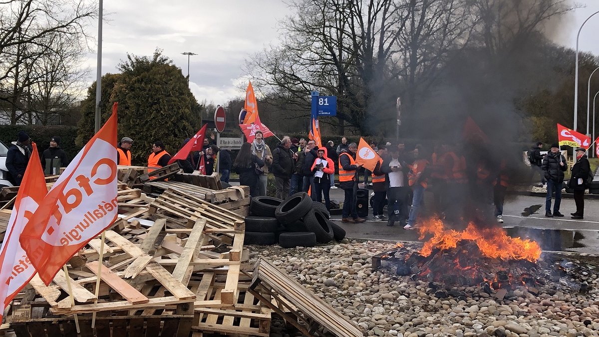 Illustration - Les travailleurs ne veulent pas « mourir » avec l’usine