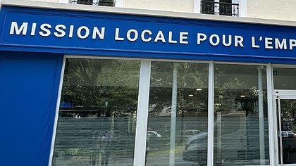 Illustration Formations supprimées, jeunes sacrifiés