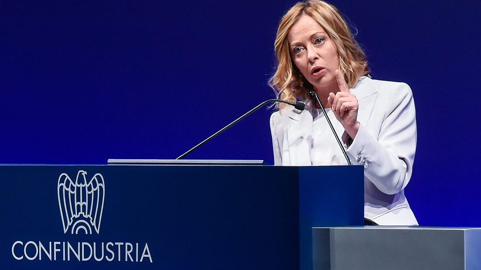 Illustration - le patronat exige, Meloni s'exécute