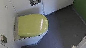 Illustration WC et de poubelles