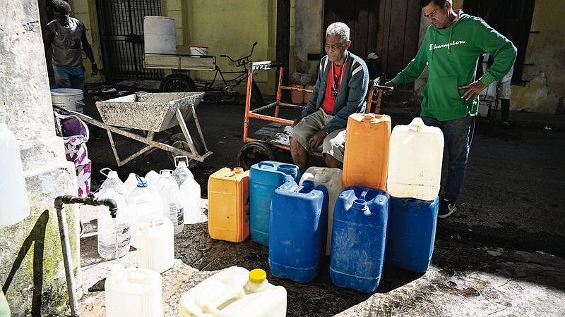 Illustration - étranglée par l’impérialisme